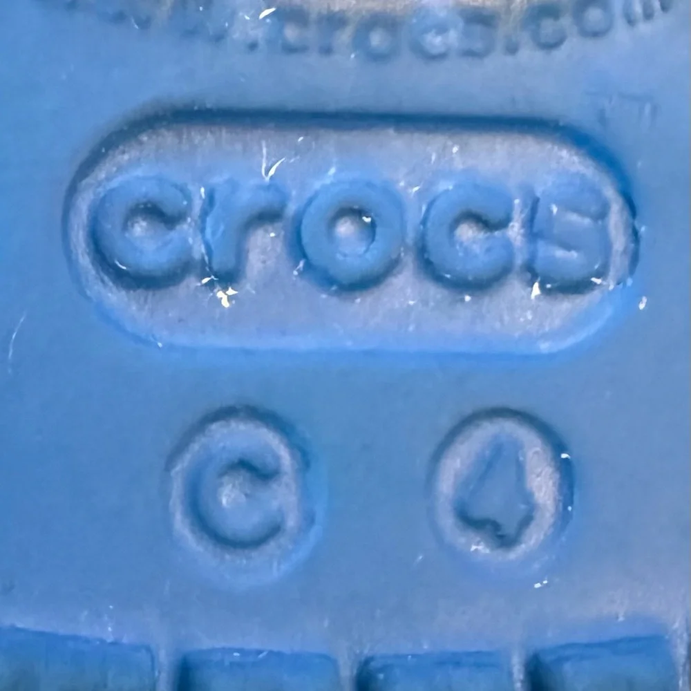 Crocs Classic Clogs Children’s Size 4 Vibrant Blue